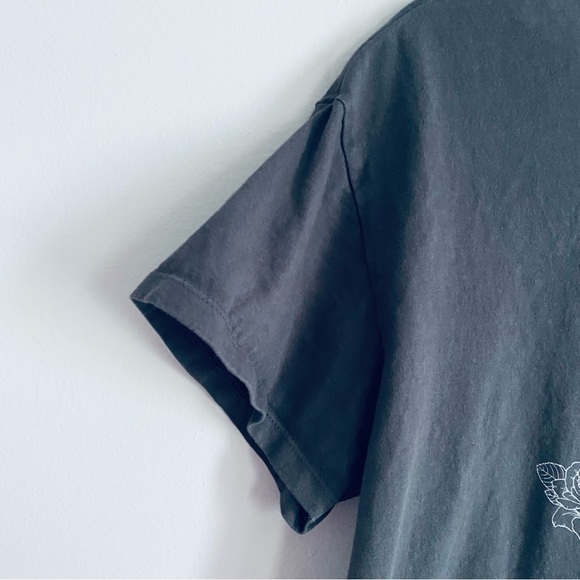 Forever 21 Women's Gray & White Moon Graphic Cropped Short Sleeve T Shirt Small - Picture 5 of 10